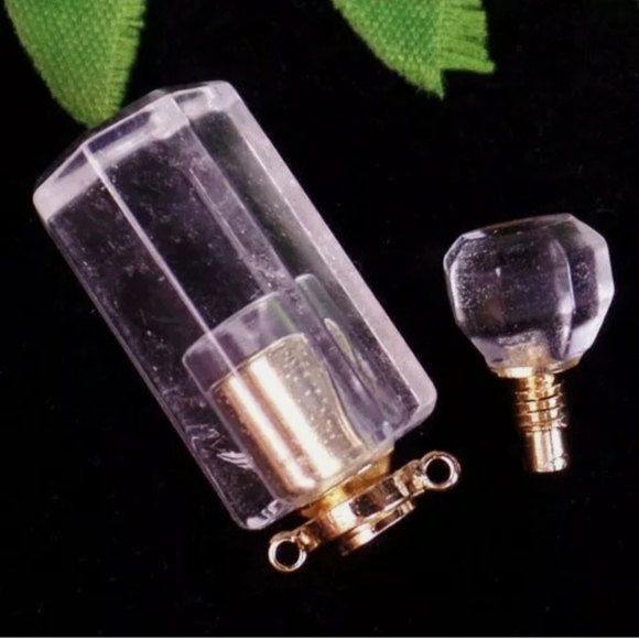 New Crystal Quartz Essential Oils Pendant. - Picture 4 of 4